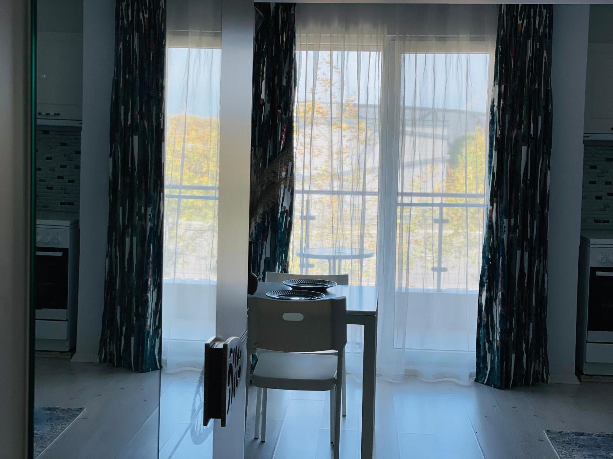 Airplane Plaza Apartment Отопени Екстериор снимка