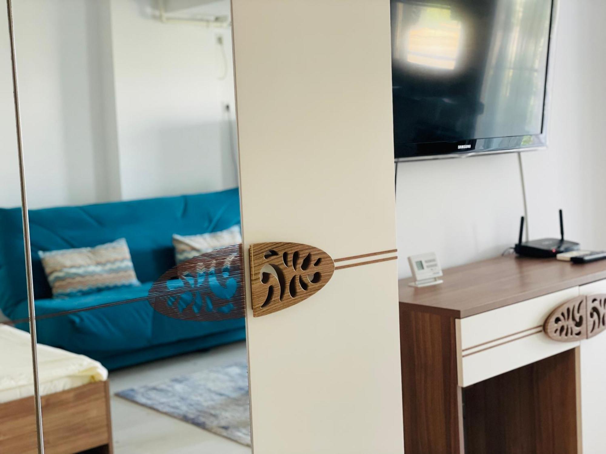 Airplane Plaza Apartment Отопени Екстериор снимка