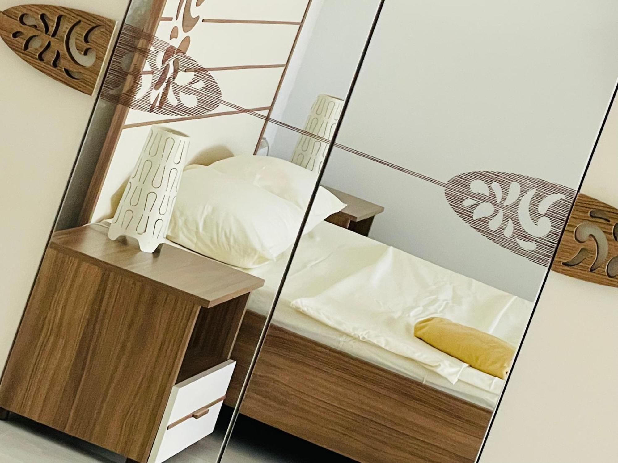 Airplane Plaza Apartment Отопени Екстериор снимка